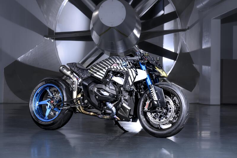 Una BMW R 1300 R con il NOS? S&igrave;, &egrave; la &quot;Titan&quot;: l&#039;ultima creazione da drag race [GALLERY]