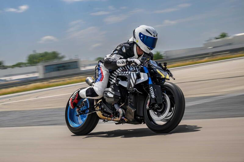 Una BMW R 1300 R con il NOS? S&igrave;, &egrave; la &quot;Titan&quot;: l&#039;ultima creazione da drag race [GALLERY]