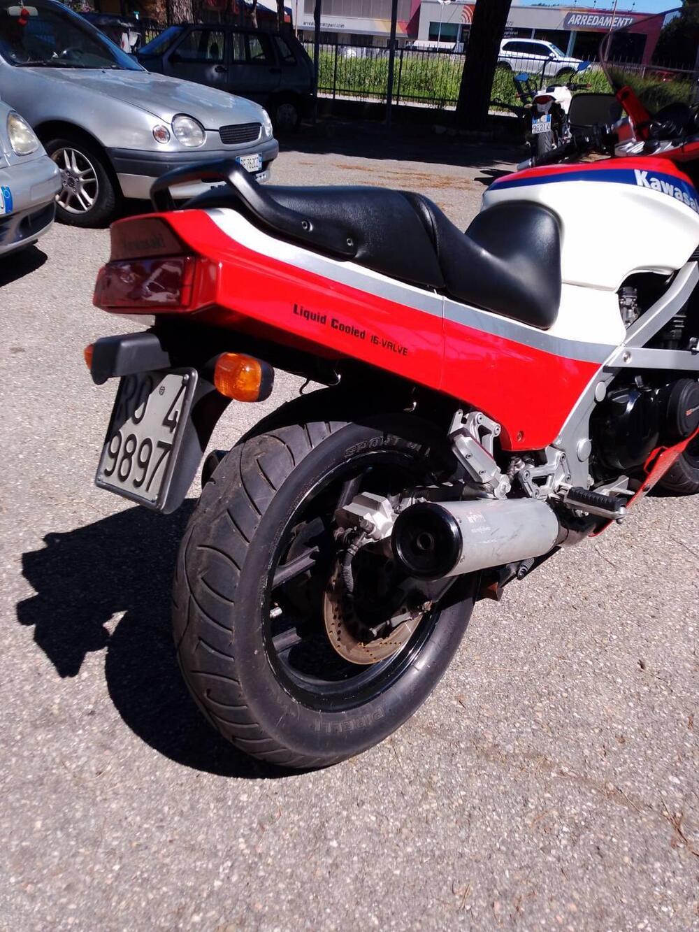 Kawasaki GPZ 600 R (7)