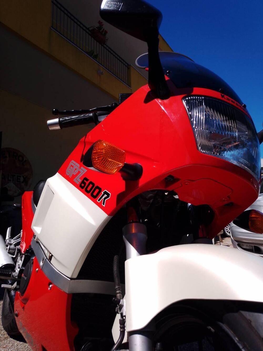 Kawasaki GPZ 600 R (9)