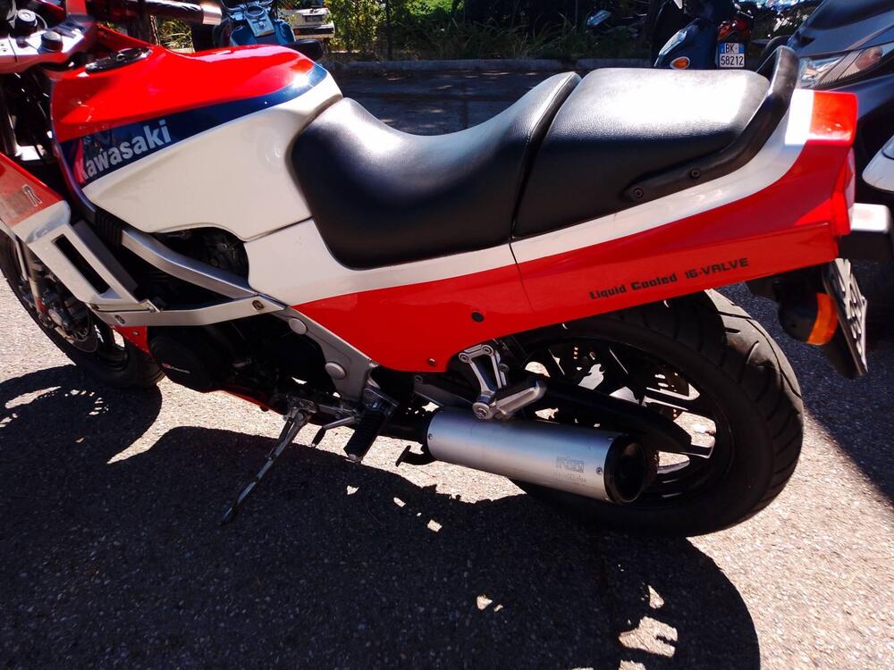 Kawasaki GPZ 600 R (11)