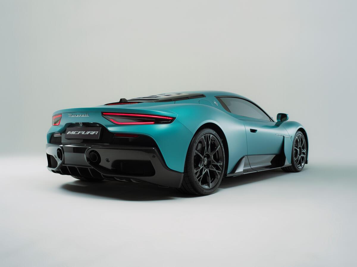 Maserati lancia MCPura: l'erede della MC20 debutta a Goodwood