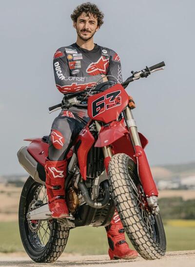 Una Ducati da flat-track per Pecco Bagnaia! La base di partenza &egrave; la nuovissima Desmo450MX