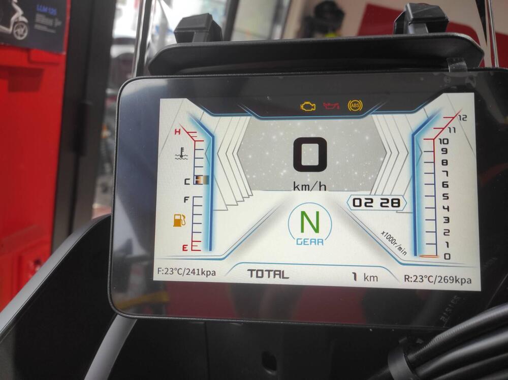 QJ Motor SVT 650 X (2025 - 26) (8)