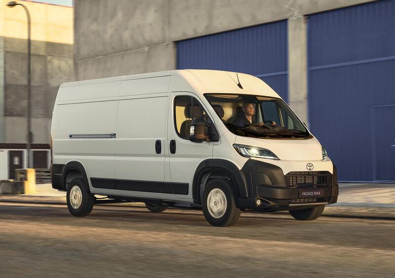  Toyota Professional Proace Max lo sconto arriva al 29%