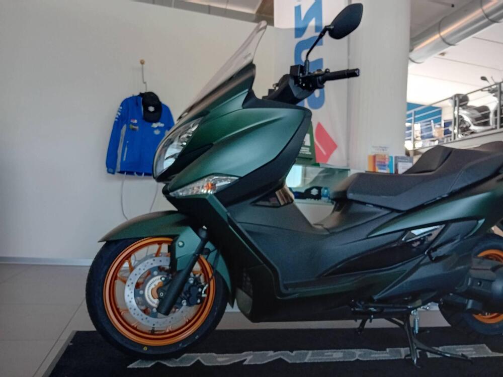 Suzuki Burgman 400 (2025) (9)