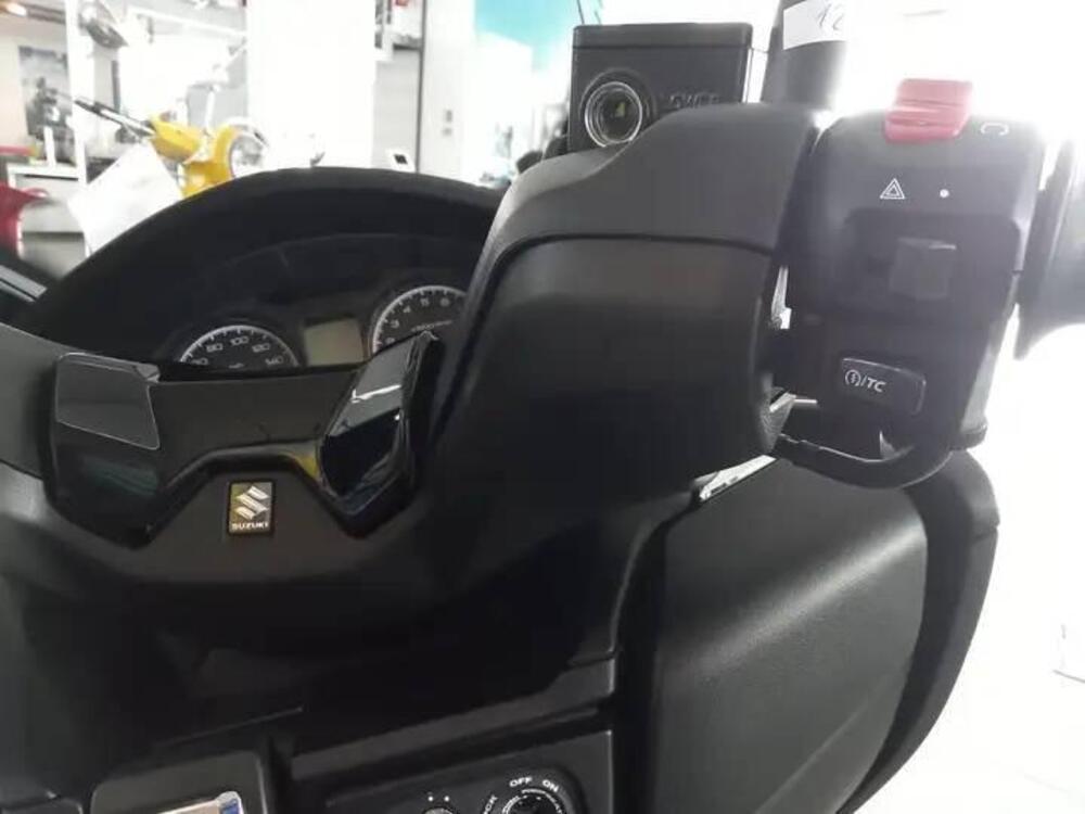 Suzuki Burgman 400 (2025) (13)