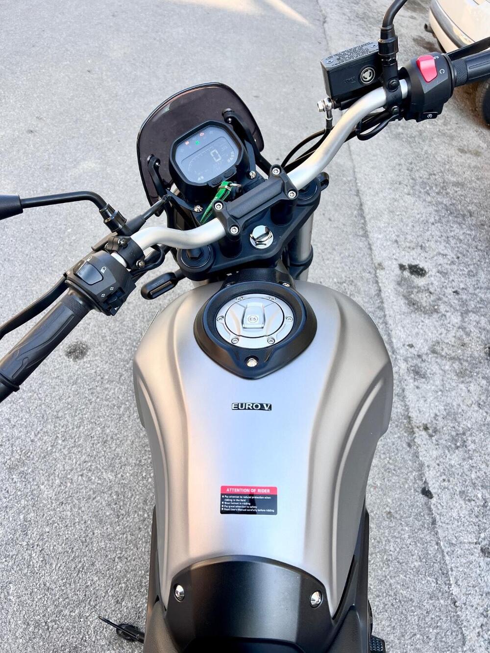 Voge Trofeo 300ACX Scrambler (2021 - 26) (4)