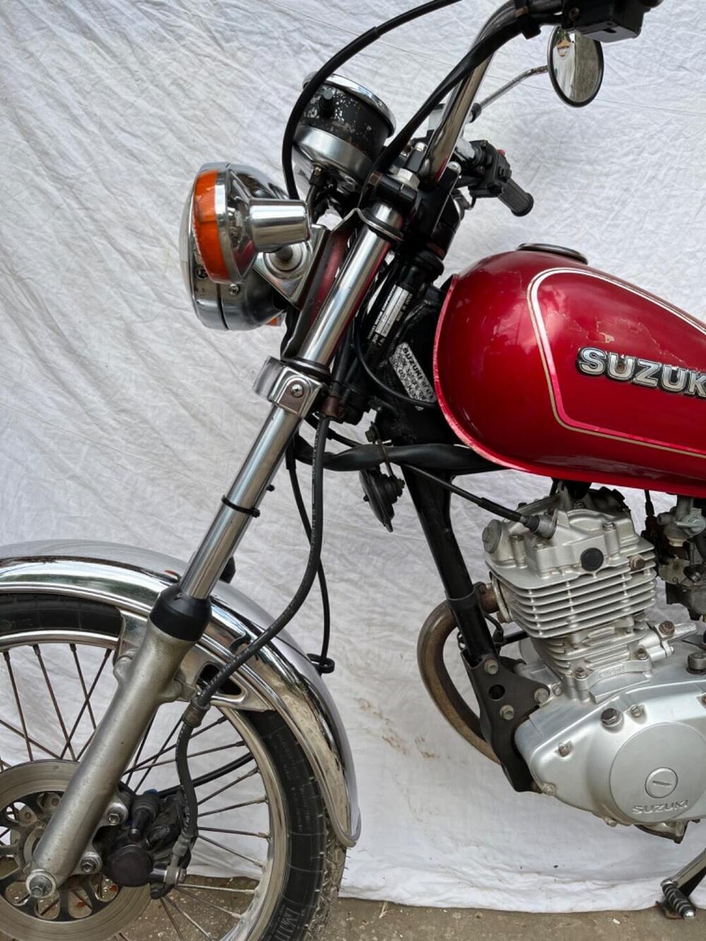 Suzuki GN 125 (3)