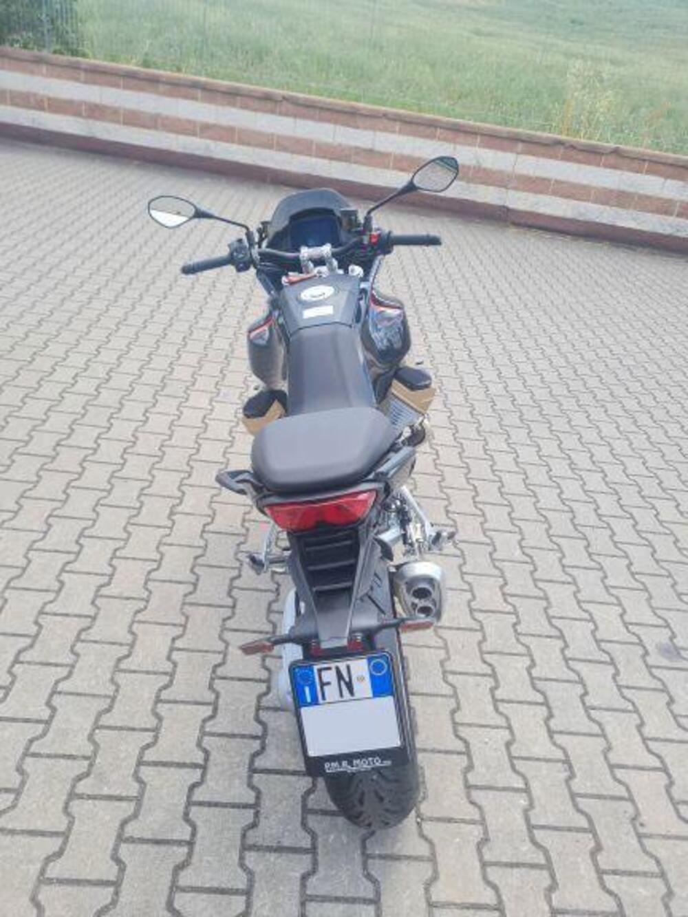Moto Guzzi V100 Mandello (2022 - 24) (6)