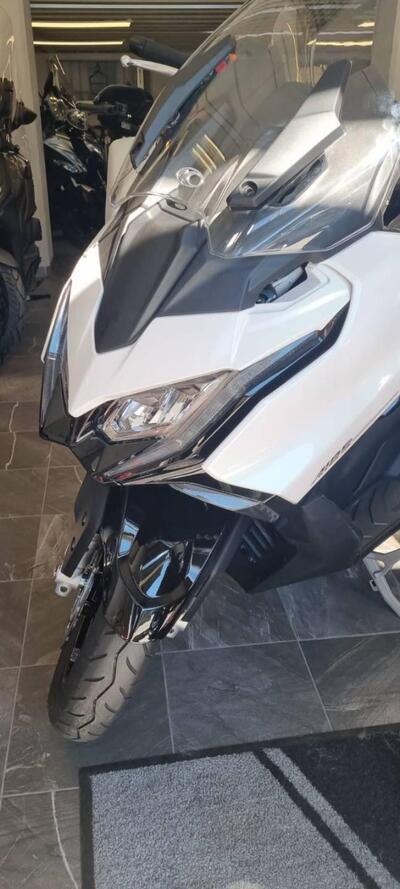 Kymco AK 575 Premium (2025) nuova