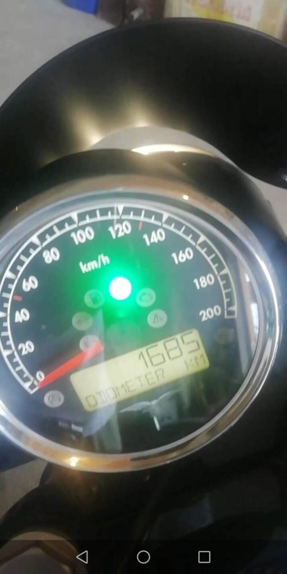 Moto Guzzi V7 III Stone (2017 - 20) (2)