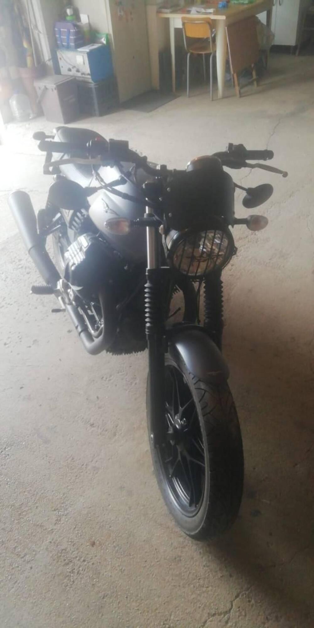 Moto Guzzi V7 III Stone (2017 - 20) (3)