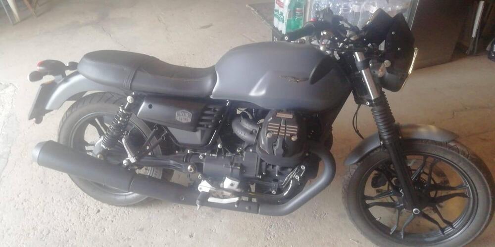 Moto Guzzi V7 III Stone (2017 - 20) (4)