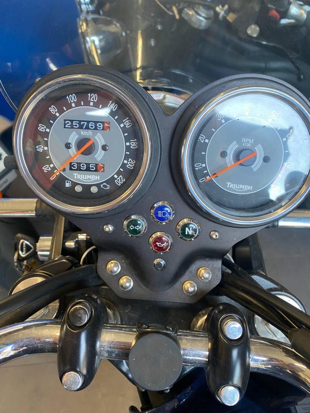 Triumph Bonneville SE (2009 - 13) (4)