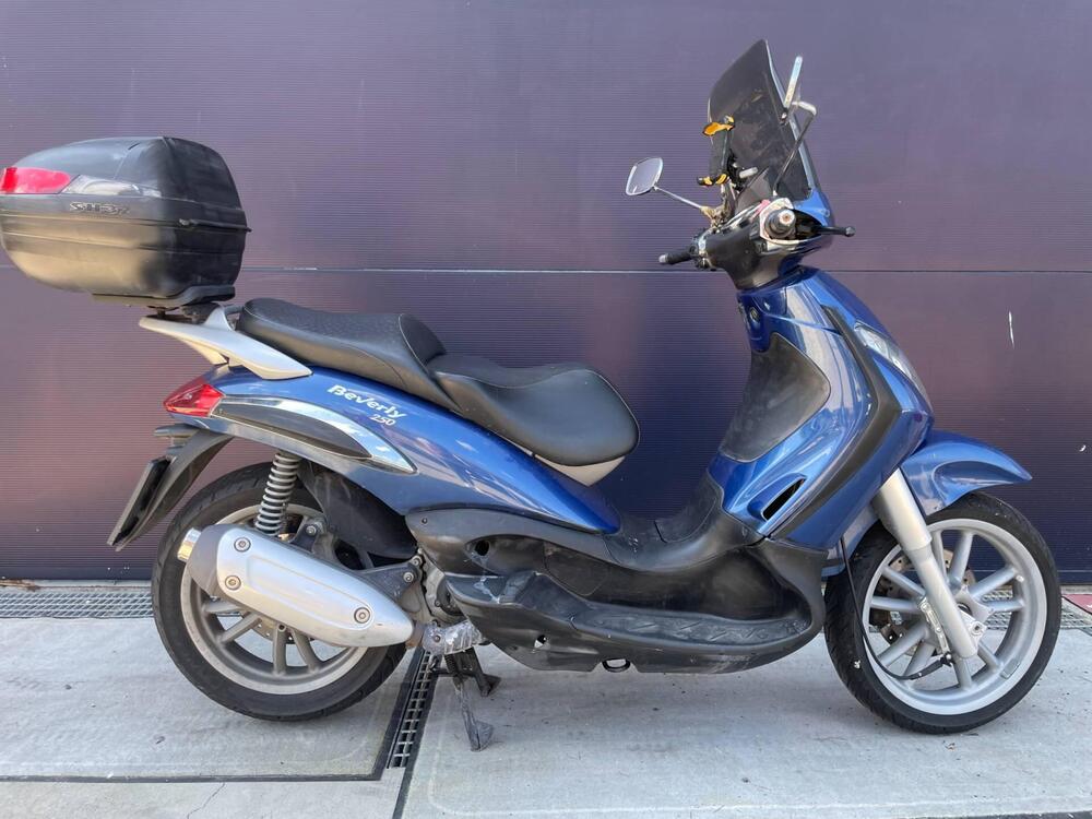 Piaggio Beverly 250 (2004 - 05) (2)