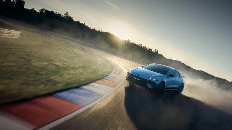Hyundai Ioniq 6 N: l&rsquo;elettrica da 650 CV che punta alla pista con il cambio simulato 