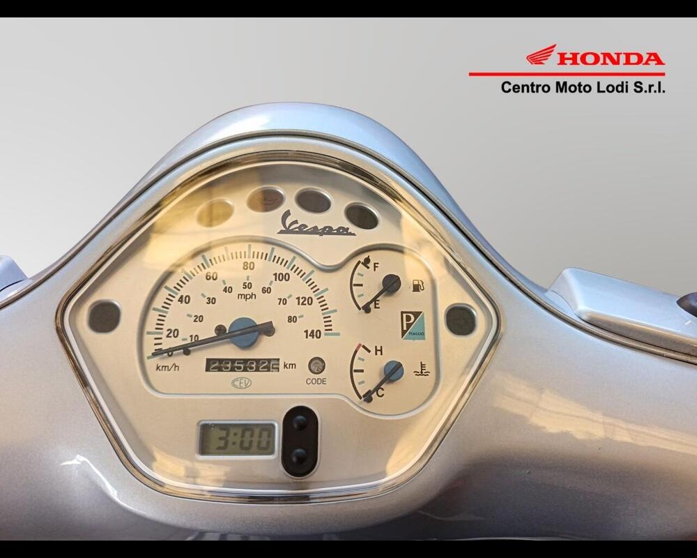 Vespa Granturismo 200 L (5)