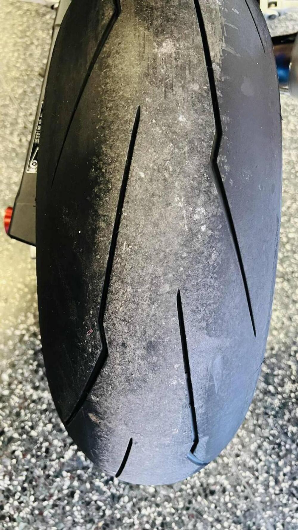 Aprilia RSV4 1100 Factory (2021 - 24) (6)