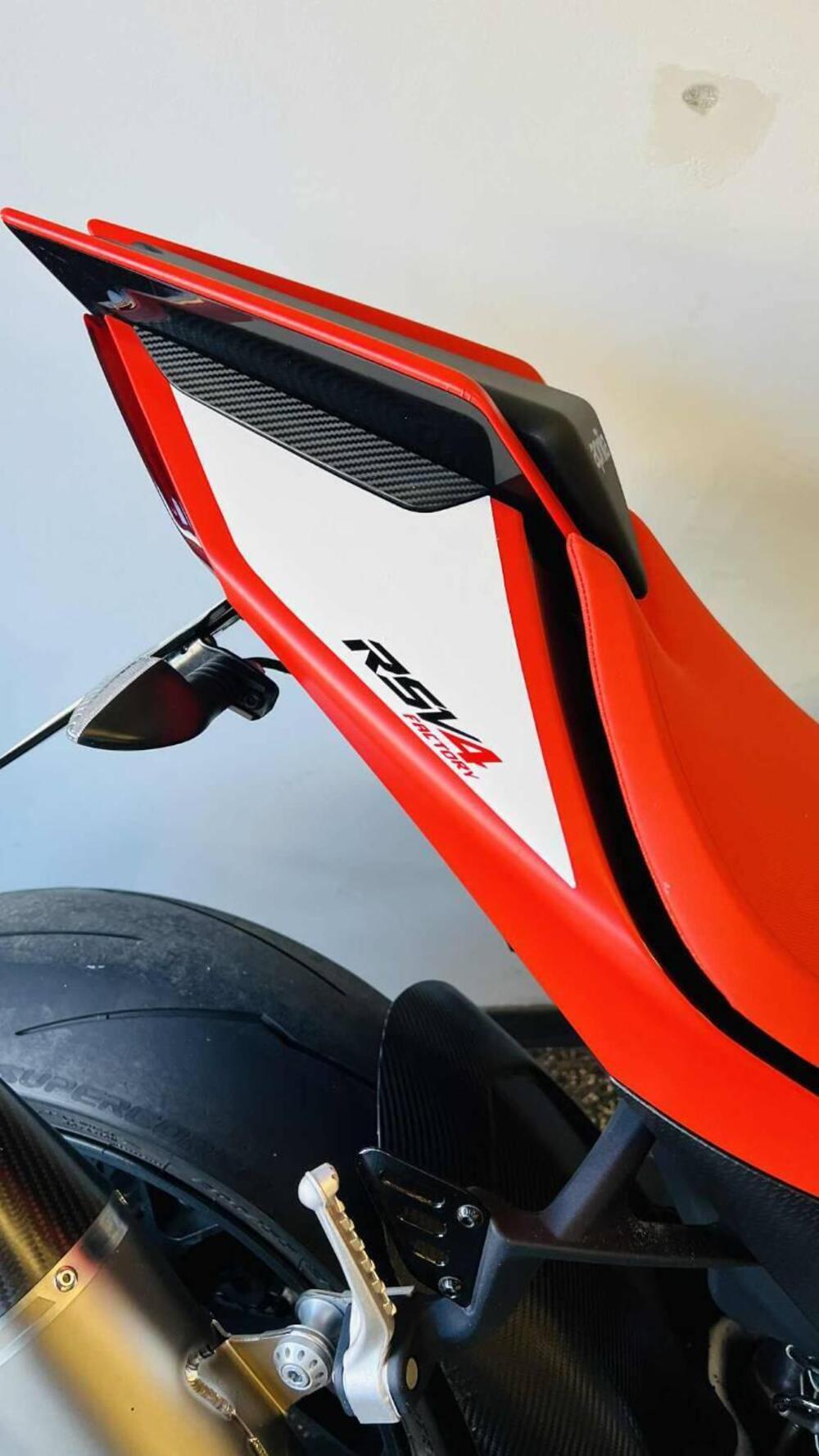 Aprilia RSV4 1100 Factory (2021 - 24) (7)