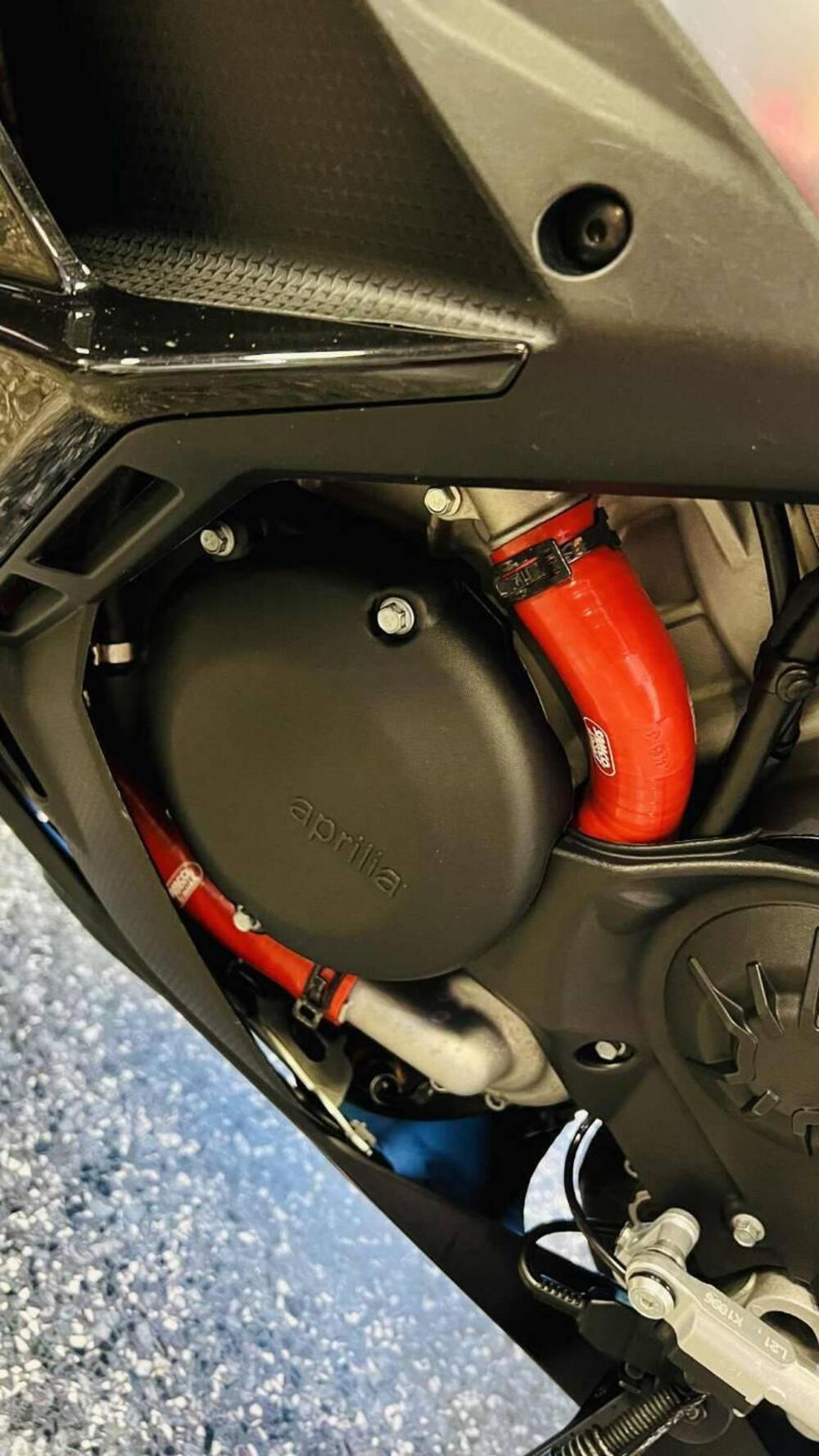 Aprilia RSV4 1100 Factory (2021 - 24) (11)
