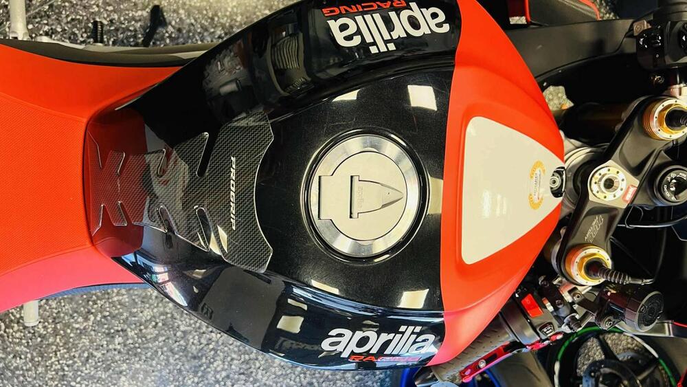 Aprilia RSV4 1100 Factory (2021 - 24) (14)