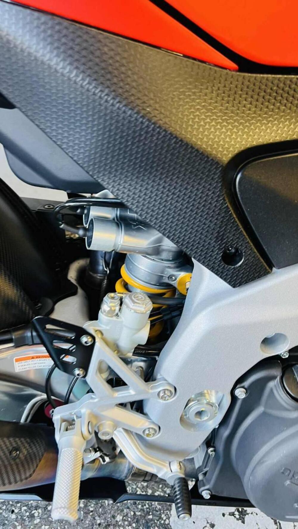 Aprilia RSV4 1100 Factory (2021 - 24) (15)