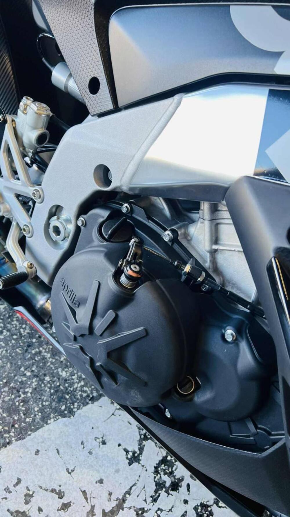 Aprilia RSV4 1100 Factory (2021 - 24) (17)