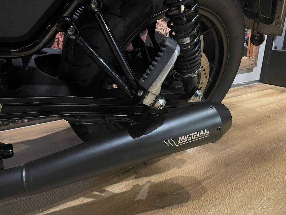 Moto Guzzi V7 III Stone (2017 - 20) (7)