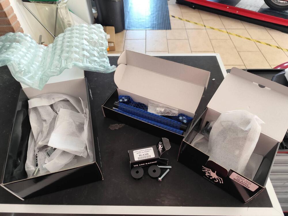 Coppia pedane racing complete per Aprilia RS 457 n Spider (2)