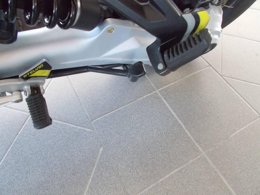 Moto Guzzi Stelvio (2024 - 25) (8)