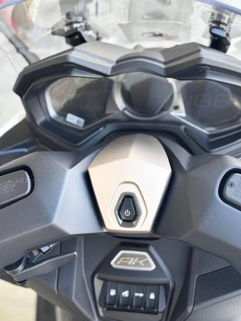 Kymco AK 575 Premium (2025) (8)