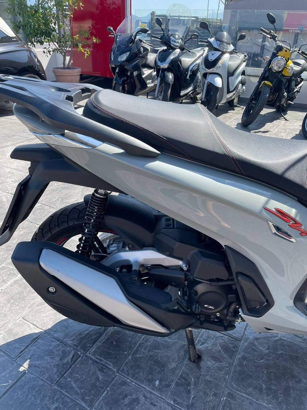 Honda SH 350 (2021 - 24) (9)