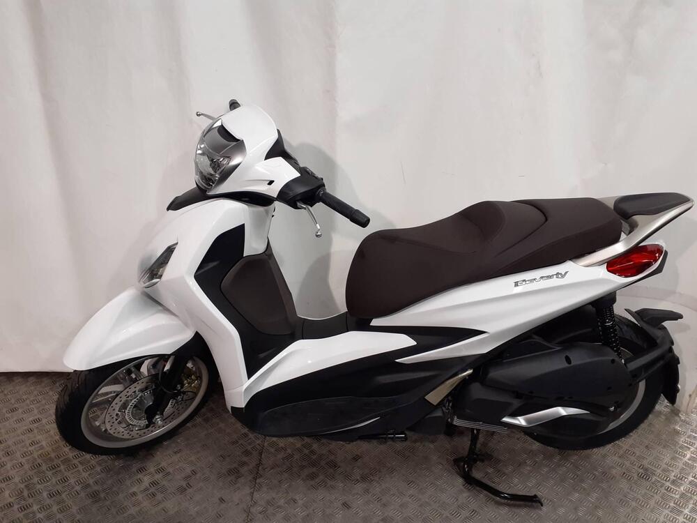 Piaggio Beverly 300 Hpe (2021) (2)