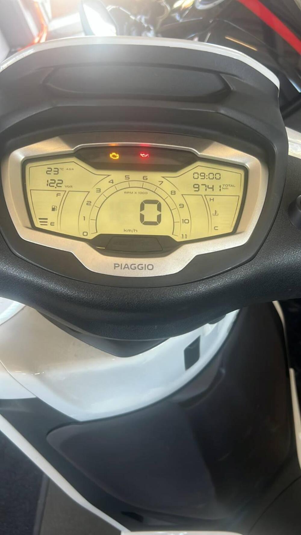 Piaggio Beverly 300 Hpe (2021) (3)