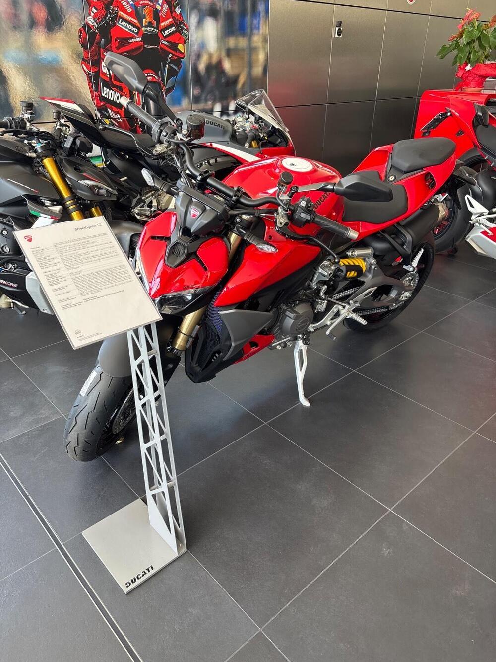 Ducati Streetfighter V2 (2025) (2)
