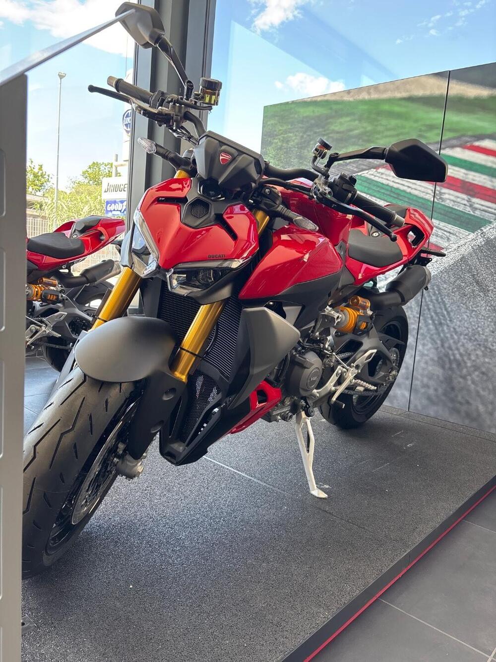 Ducati Streetfighter V2 S (2025) (2)