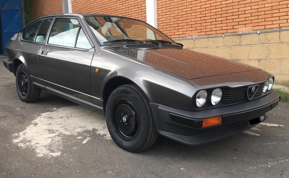 Alfa Romeo GTV d'epoca a Roma