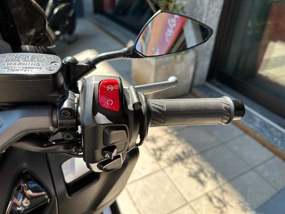 Yamaha T-Max 560 Tech Max (2022 - 24) (12)
