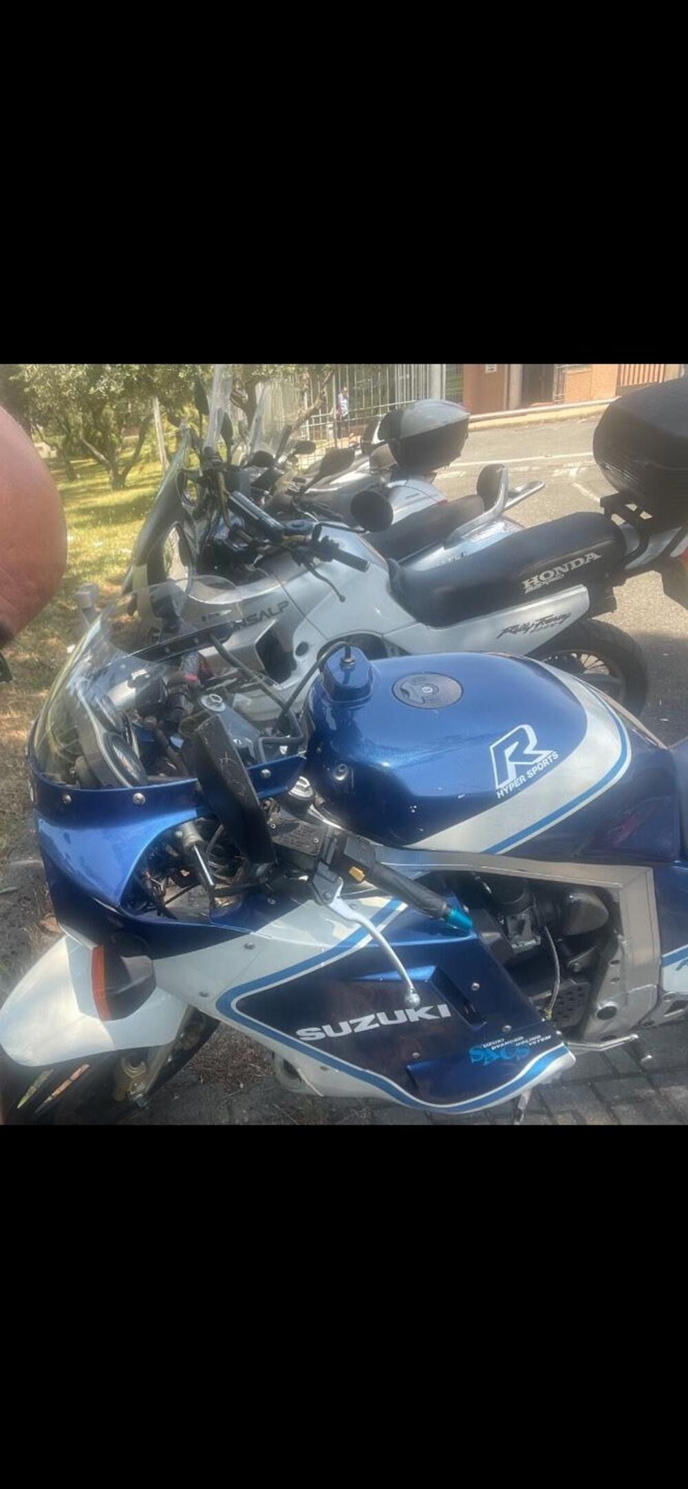 Suzuki GSX R  (2)