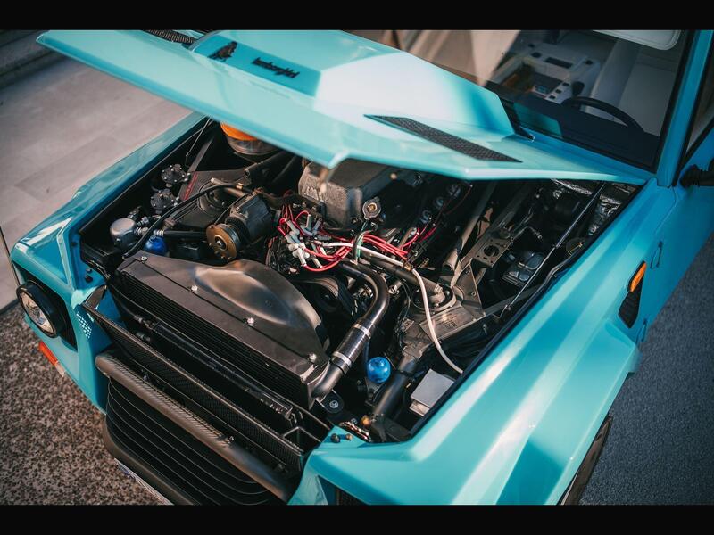 Il motore della Lamborghini LM002