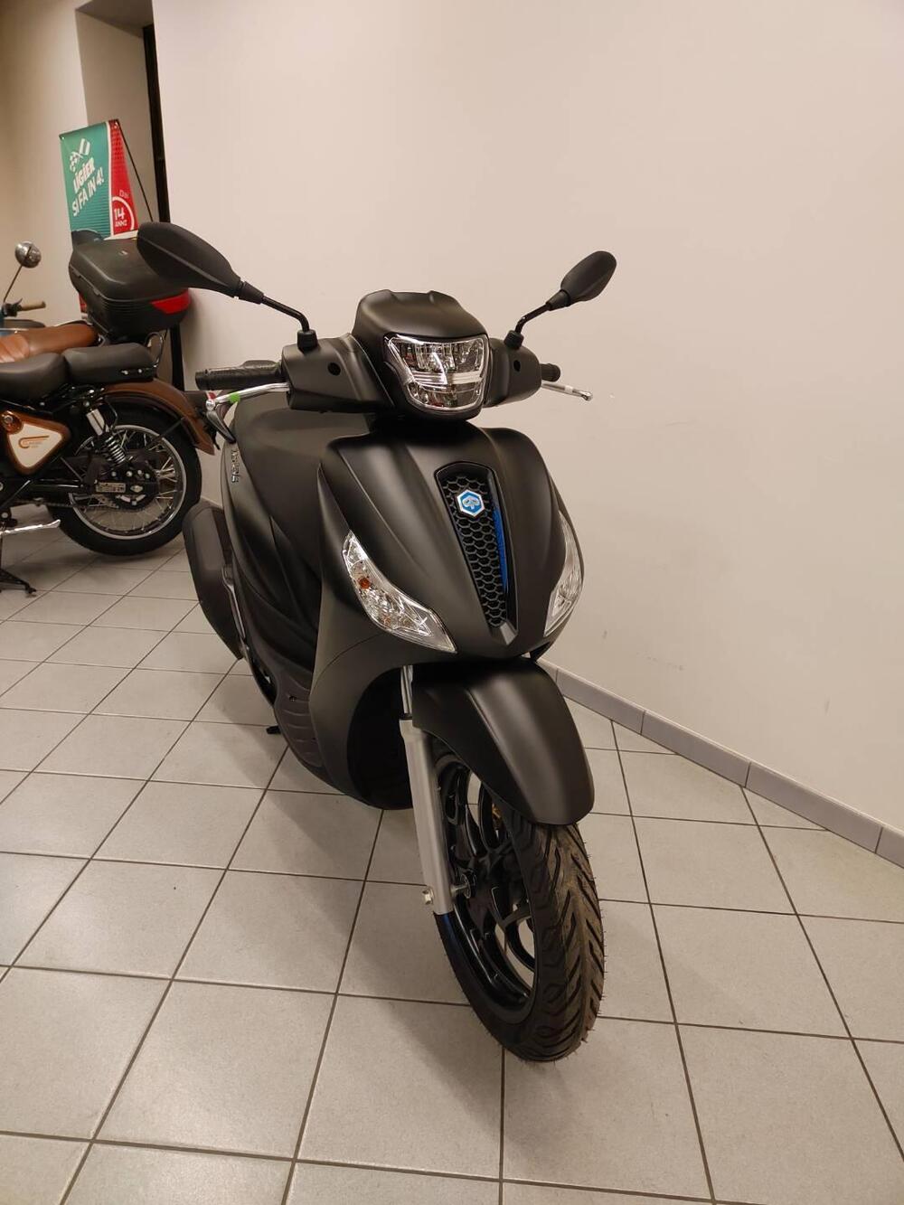 Piaggio Medley 200 S (2025) (2)