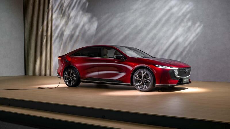 Il fianco della nuova Mazda 6e