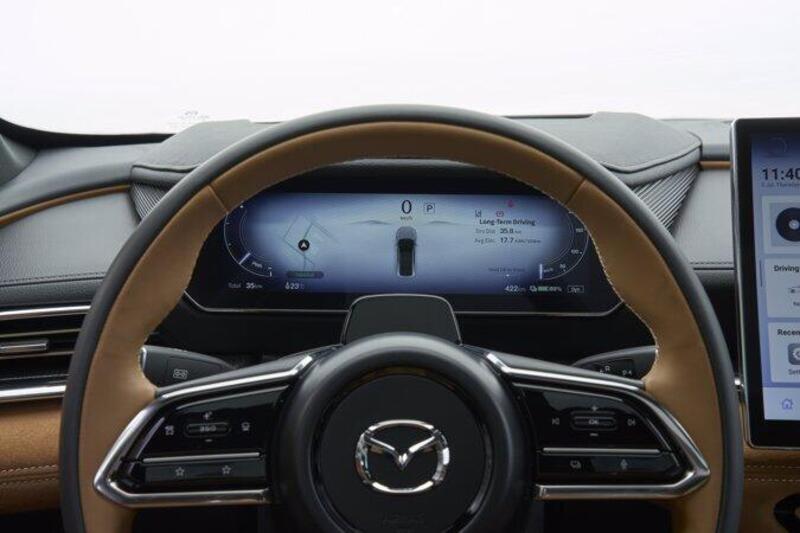 Il quadro strumenti della nuova Mazda 6e
