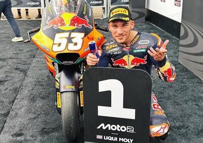 MotoGP 2025. GP di Germania. Moto2: la gara finisce con una bandiera rossa e la vittoria va a Deniz Oncu! 
