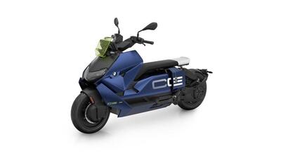 BMW CE 04: come cambia lo scooter elettrico per il 2026?