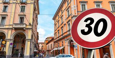 Bologna Citt&agrave; 30 funziona: meno incidenti e morti su strada