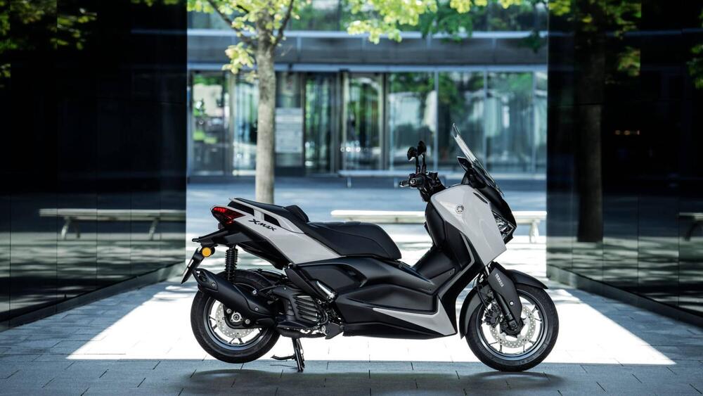 Yamaha X-Max 125 Tech Max (2025 - 26) (2)
