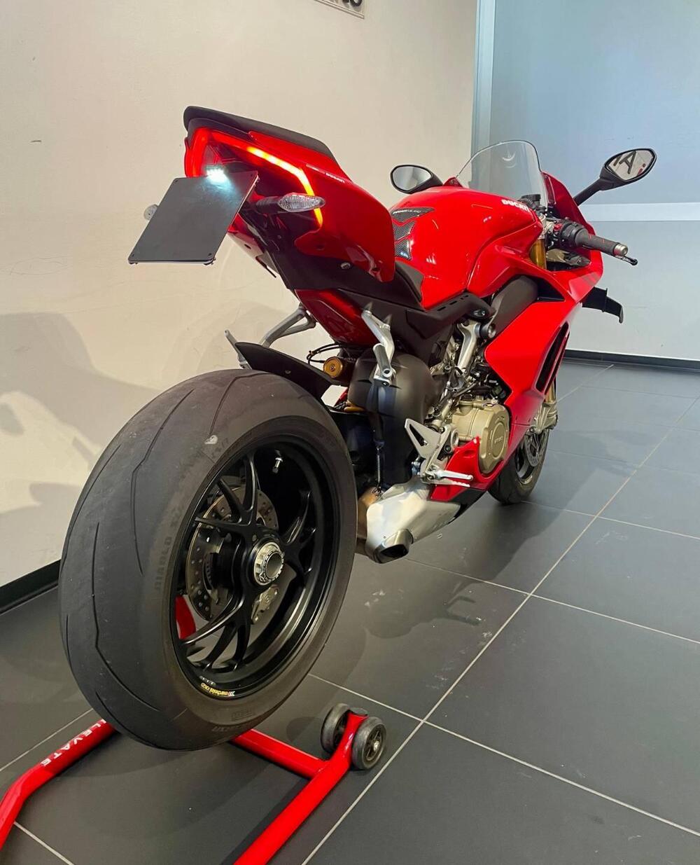 Ducati Panigale V4 S 1100 (2021) (4)