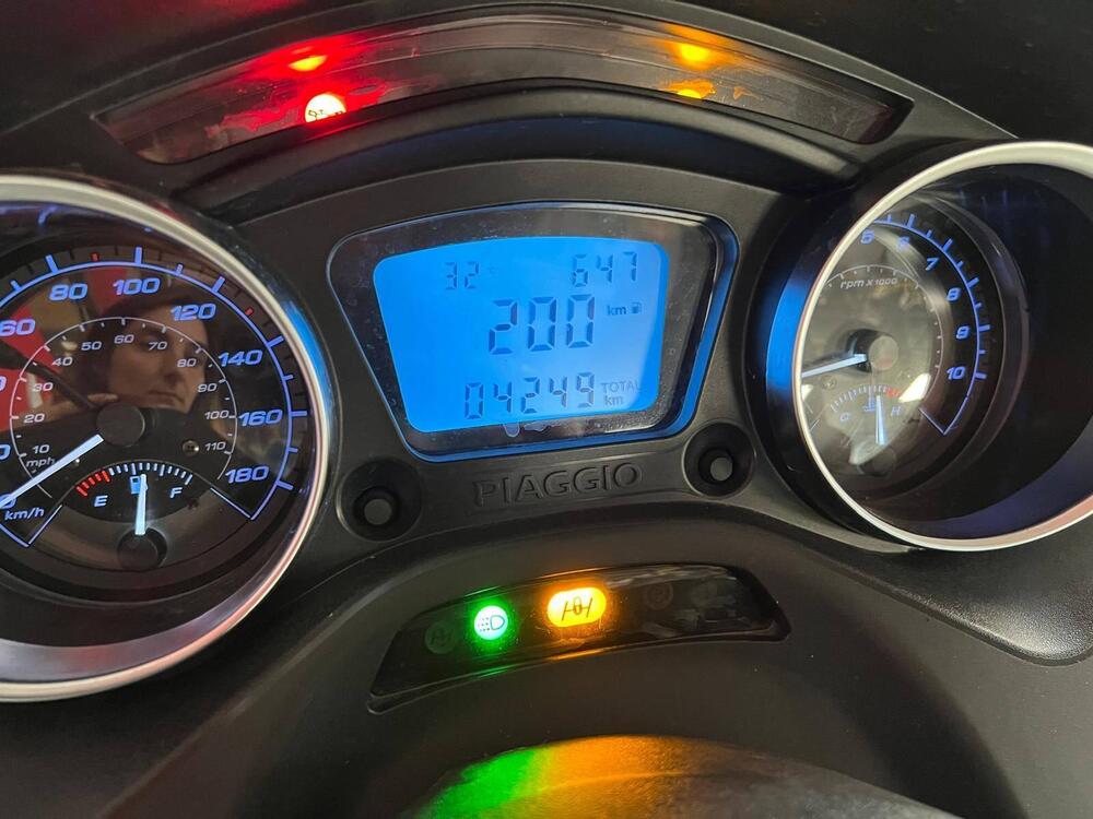 Piaggio MP3 300 ABS Hpe (2021 - 24) (9)